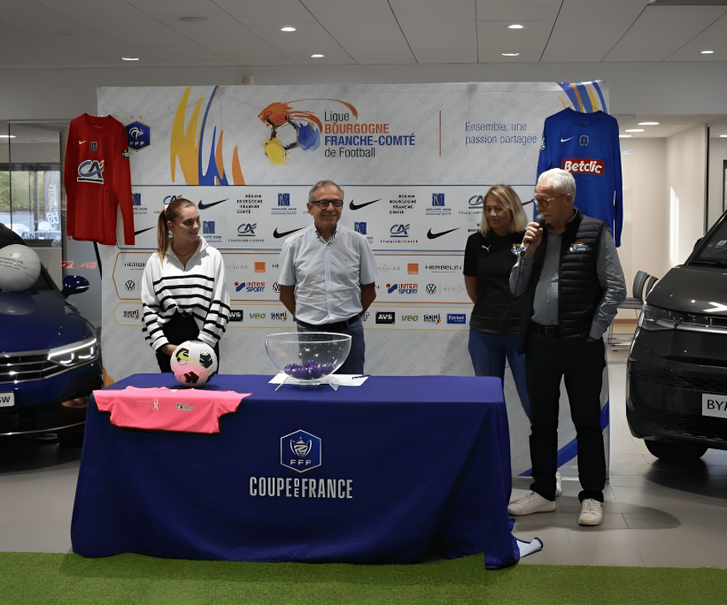 Gratitude envers les partenaires dévoués : Mikaël DEREY, Jérémy BOY et Lois LIAROUTZOS en tête