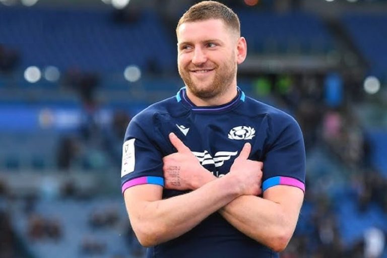 « La semaine prochaine, nous affronterons le vrai XV de France » : Finn Russell lucide avant le France – Écosse du 12 août
