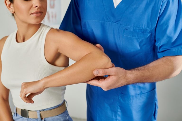 Pourquoi prendre en compte le valgus du coude pour éviter les risques de blessure ?