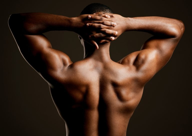 Comment bien effectuer un tirage vertical unilatéral pour muscler son dos ?