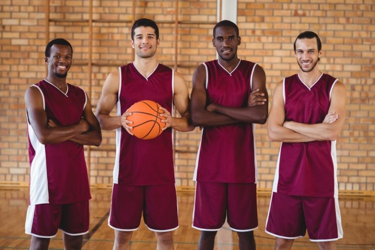 Les rituels d&rsquo;avant-match au basket : superstitions ou vraie préparation ?