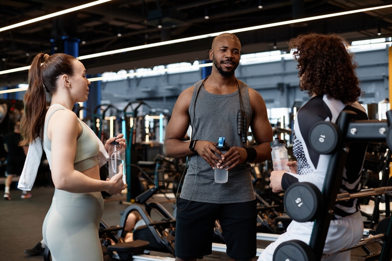 personnes en salle de sport